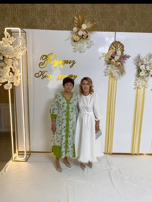 Продам платья новый