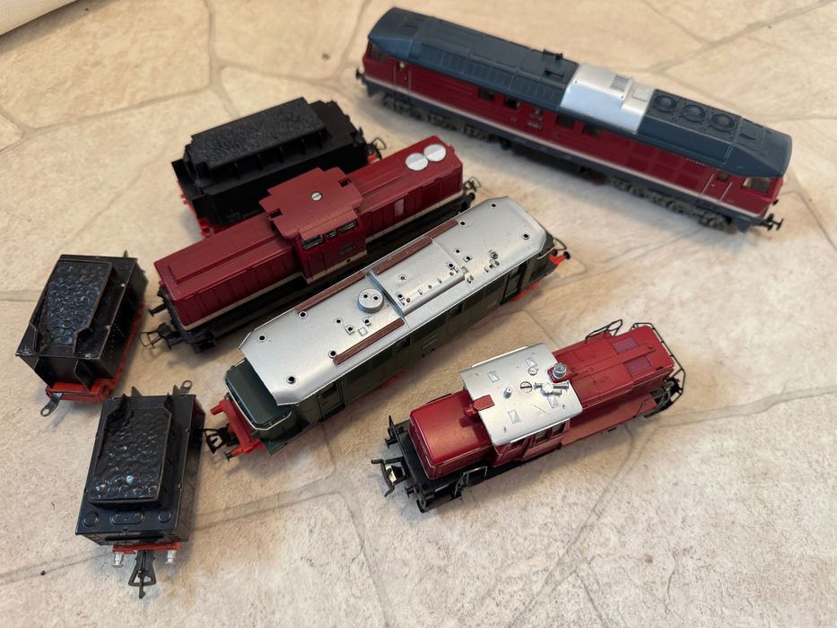 Lot 4 locomotive PIKO scara H0 si 3 vagoane de locomotive Fleischmann scara H0