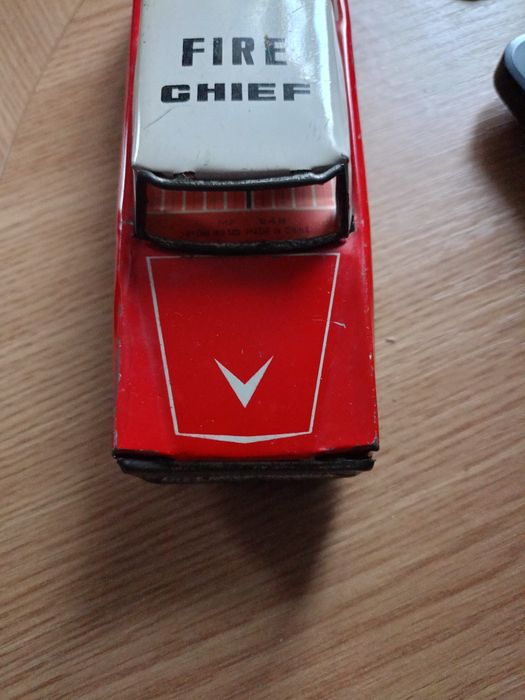 Jucărie vechi Mașinuță din tablă, Șef de Pompieri