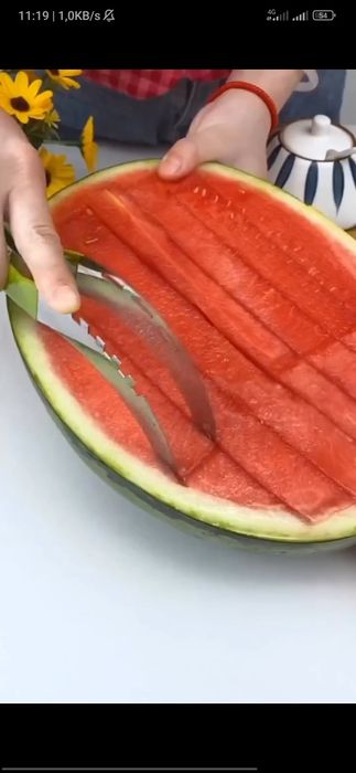 Tarvuz kesish pichogʻi

 Tarvuz pichog'i - tarvuzni kesish uchun picho