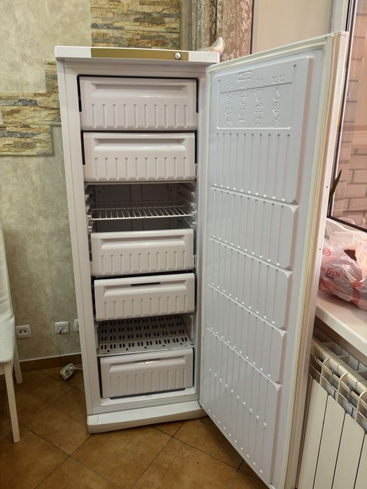 Продам морозильник 7 секции