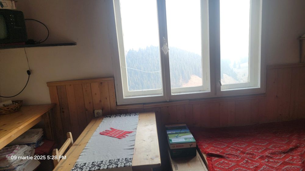 Vând cabana la munte