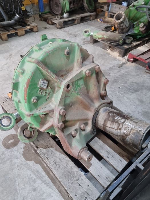 De vanzare butuc /transmisie finala ,combina John deere 2254,2256,2258