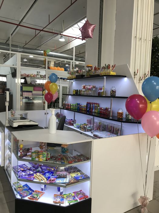 Продаются витрины, островок в ТРЦ