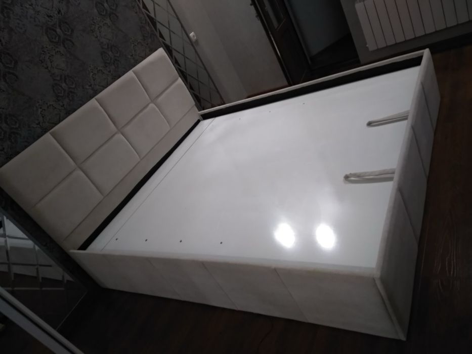 Krovat dvuhspalniy 199 $
