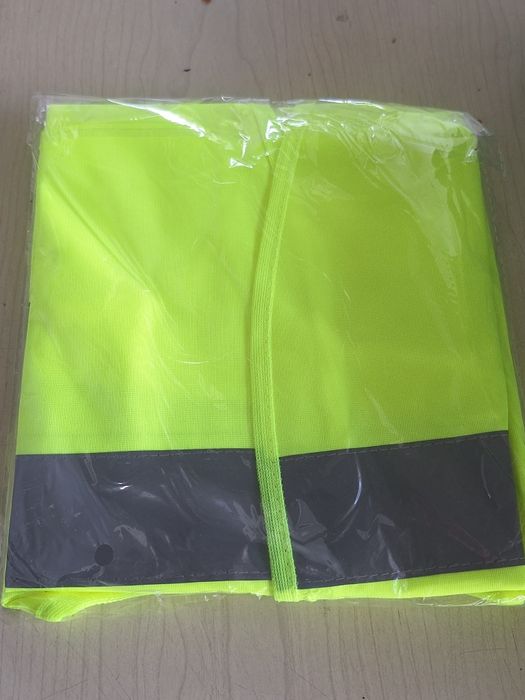 Крик 1.5тона, ключ за гуми,триъгълникик и жилетка.