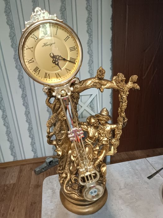 Продам часы настольные