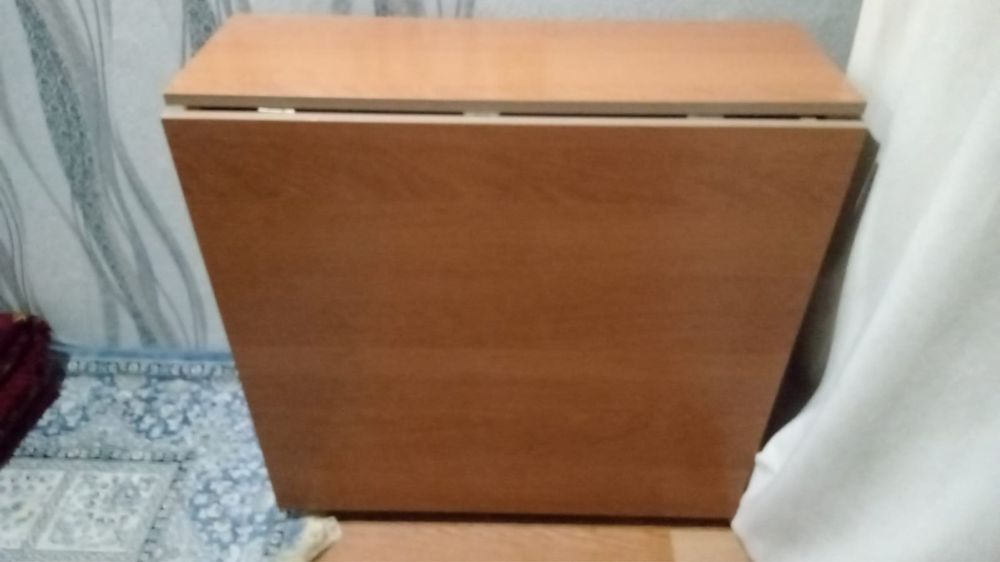 Продам стол книжка