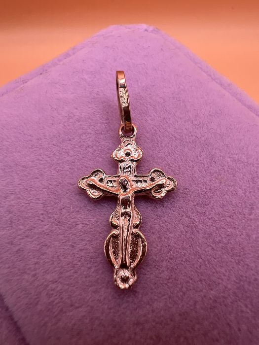 Продам золотой детский крестик.