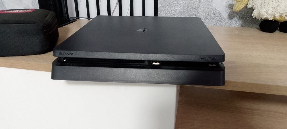 Playstation 4 slim