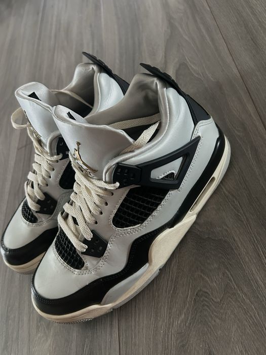 Jordan 4 Retro Platinum Gold