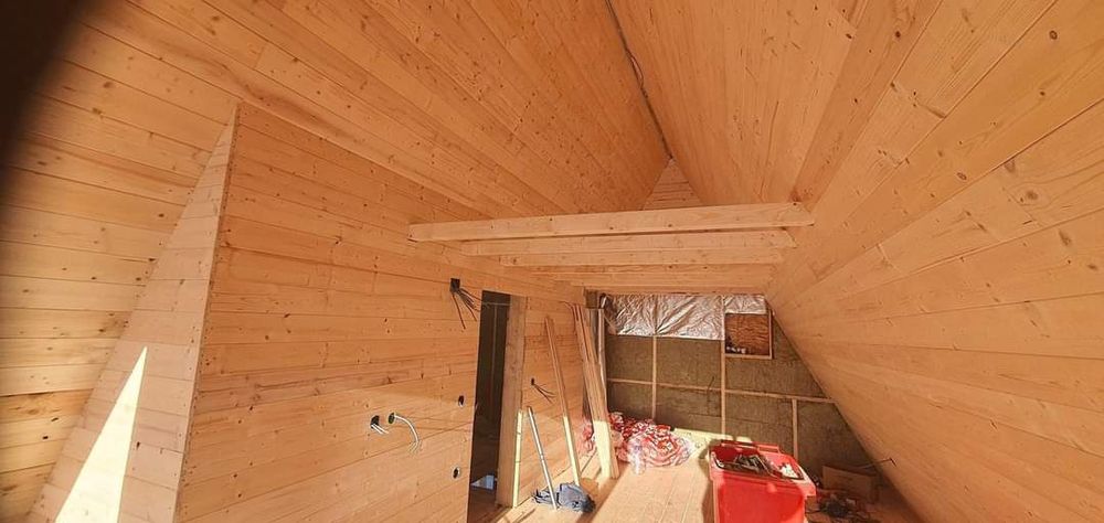 Case de vanzare pe structura de lemn