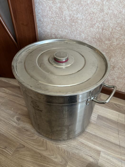 Продам кастрюлю 40л
