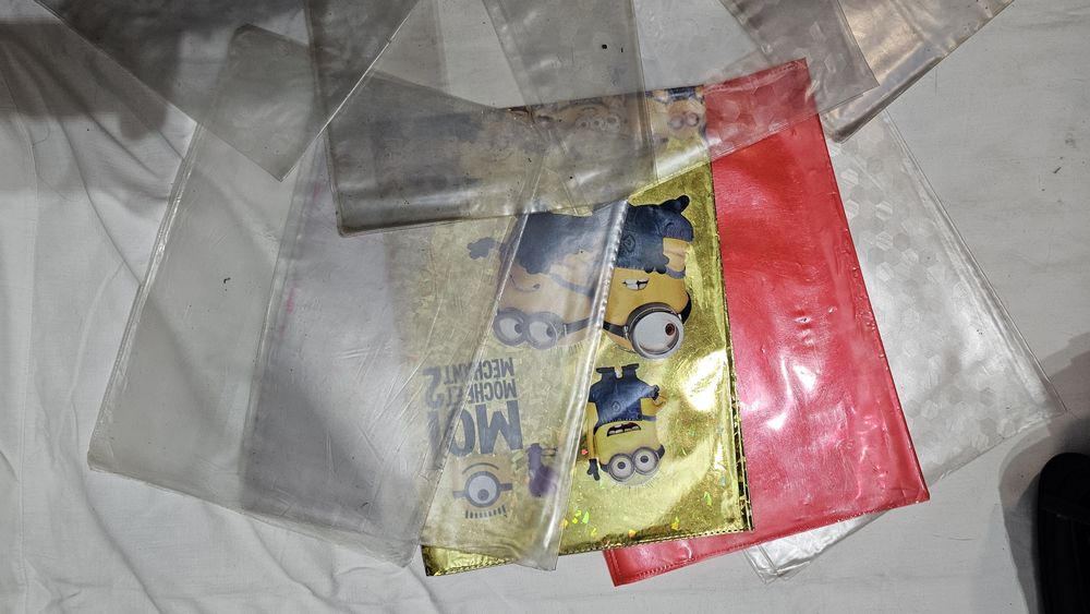 Set 9 coperte 4 pentru caiete A4, 4 pentru carti si una geografie