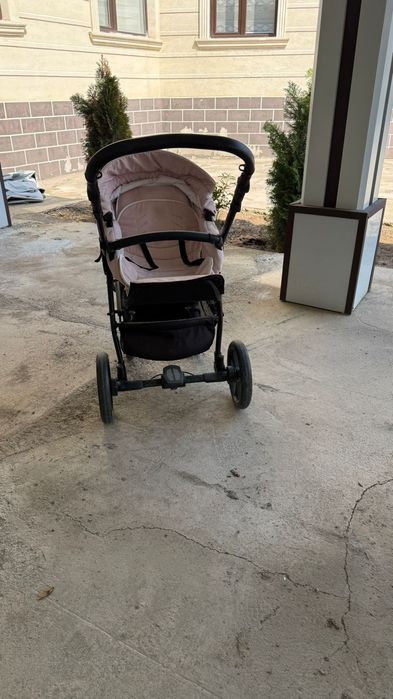 Продам коляску для девочек