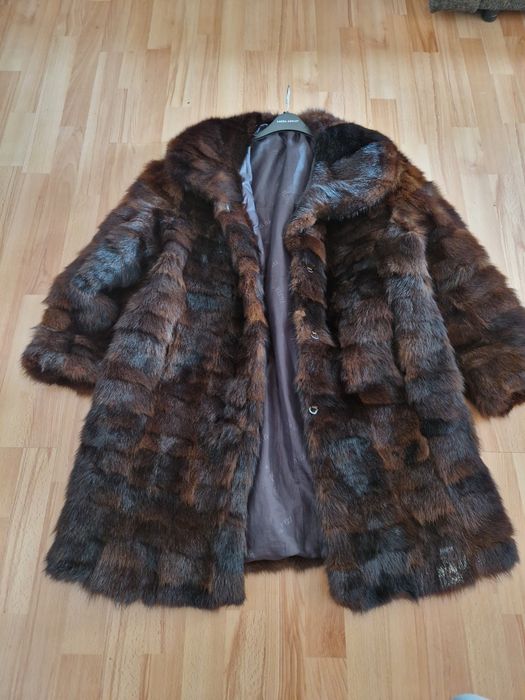 Vând haină din blană naturală de nurcă (vizon), mărimea M–L, elegantă