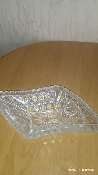 Продам хрустальные вазы, салатники.