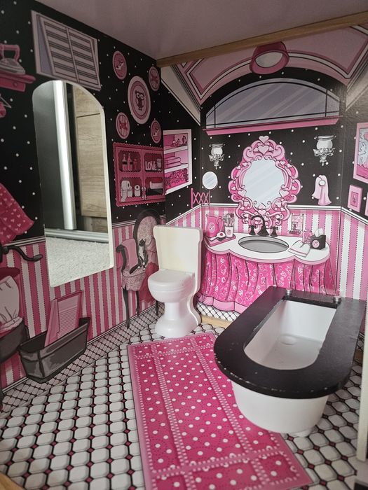 Vand casuta pentru papusi