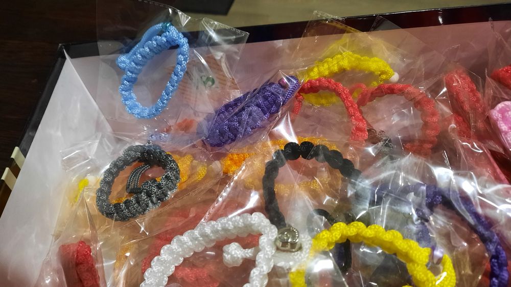 Браслеты разноцветные