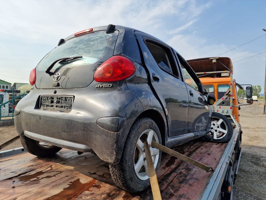 Dezmembram Toyota Aygo, an 2008, 1.0 benzina,cutie manuala
