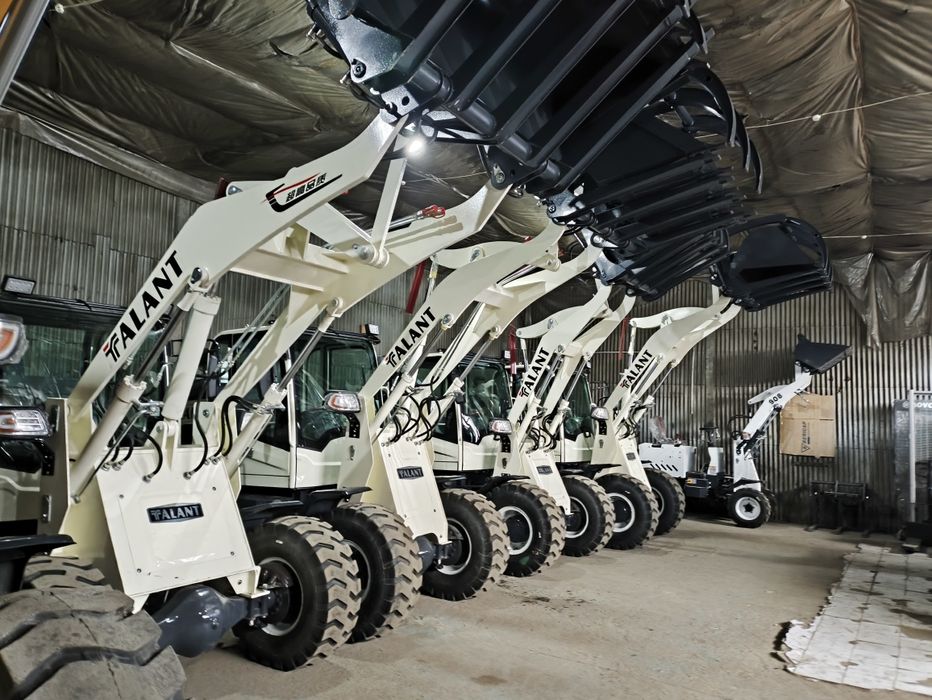 В продаже фронтальные погрузчики