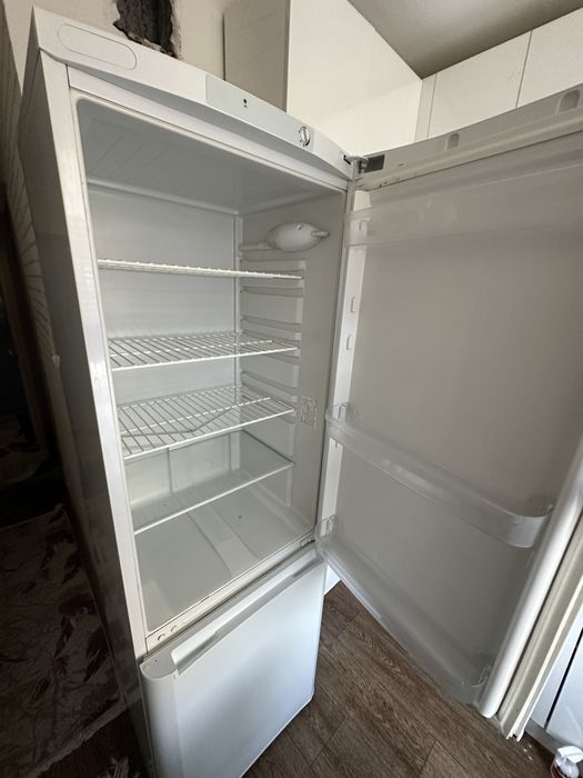 Indesit холодильник