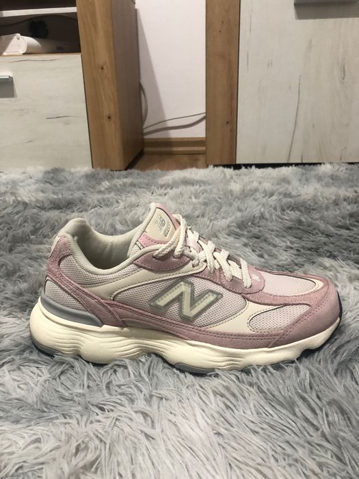 Vând adidași new balance