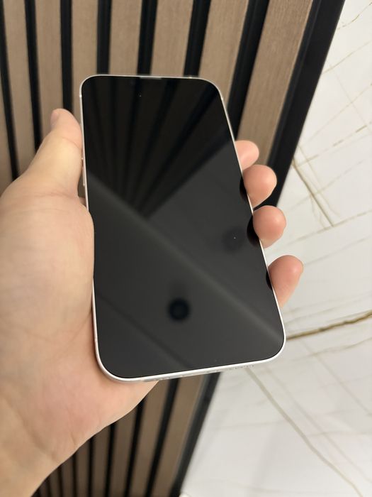 Продам Iphone 13