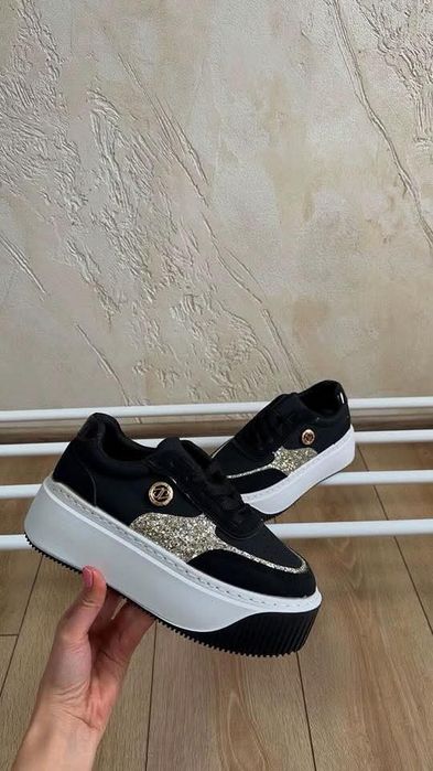 Нови дамски обувки