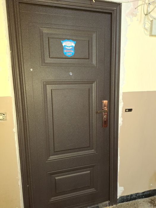 Продавам обзаведена гарсониера на Ем.Станев 8.