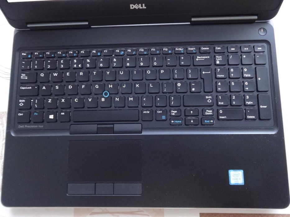 Лаптоп Dell Precision 7510 i5-6300HQ 2.3GHz/RAM16GB/RadeonR9 M375X 2GB