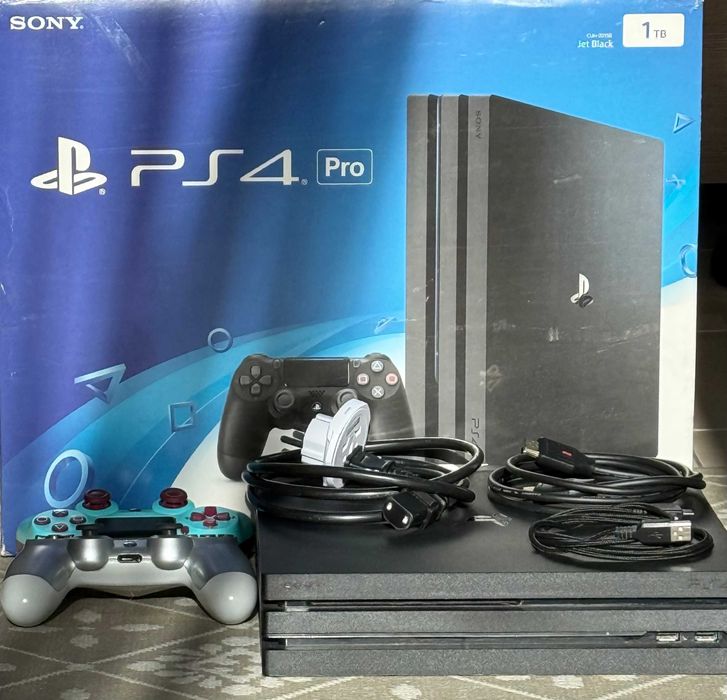 PlayStation 4 Pro plus 2 manete