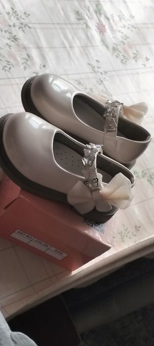 Продам детскую обувь