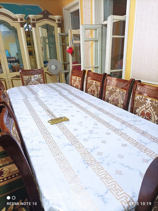 Мехмонхона учун стол стул