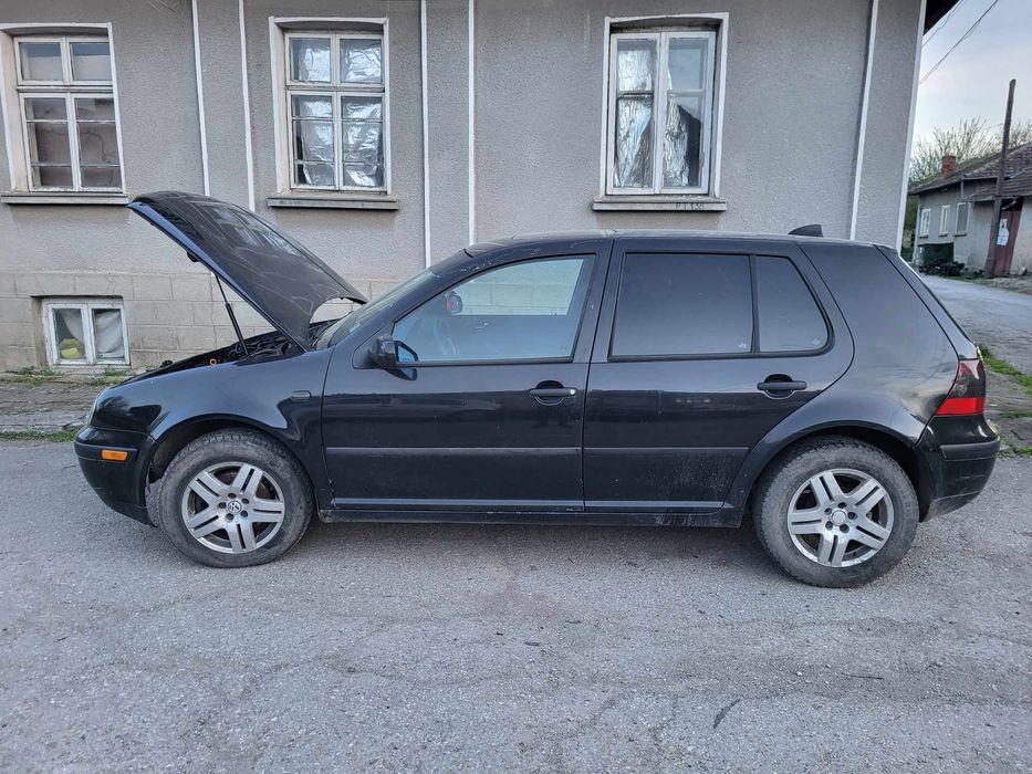 Продавам голф 4 1.9 131 На части