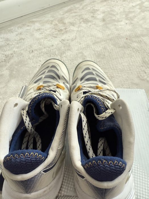 Кроссовки волейбольные