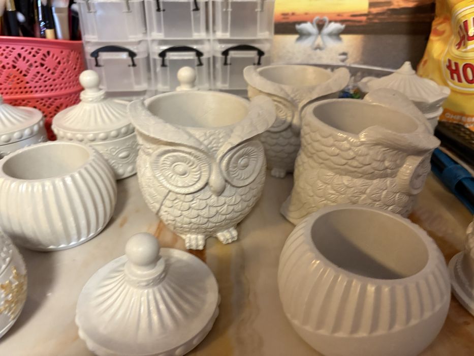 Diferite recipiente realizate din praf ceranic realizate manual