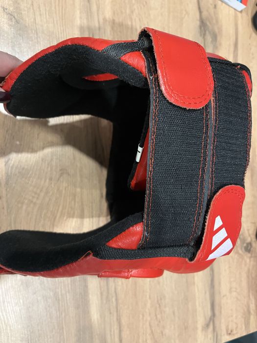 Шлем и перчатки для бокса