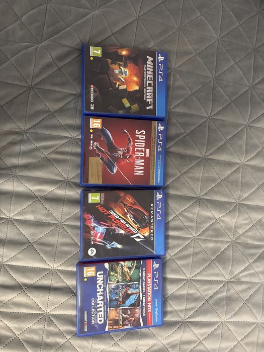 Vand toate jocueletele acestea de PS4