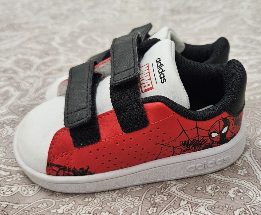 Детски маратонки adidas marvel