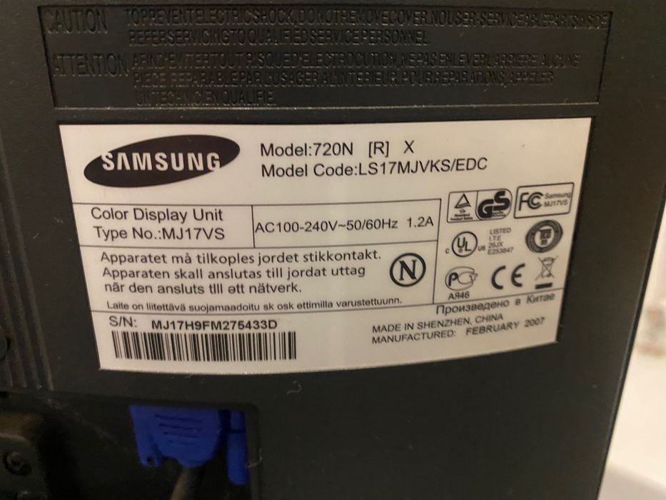 Монитор SAMSUNG за компютър