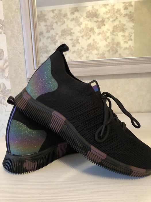 Кросовки на мальчика , девочку и женские