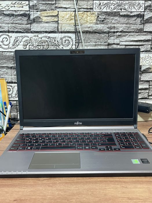 Лаптоп Fujitsu LIFEBOOK E754
