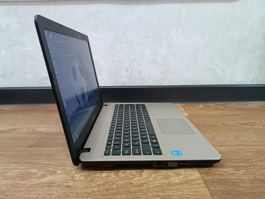 НОУТБУК Asus VivoBook Windows 10.