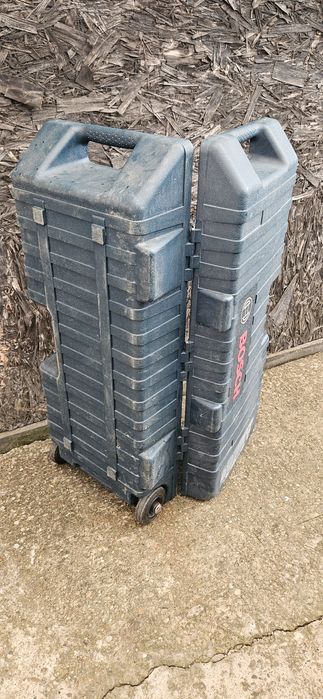 Valiza ciocan demolator Dewalt si Bosch