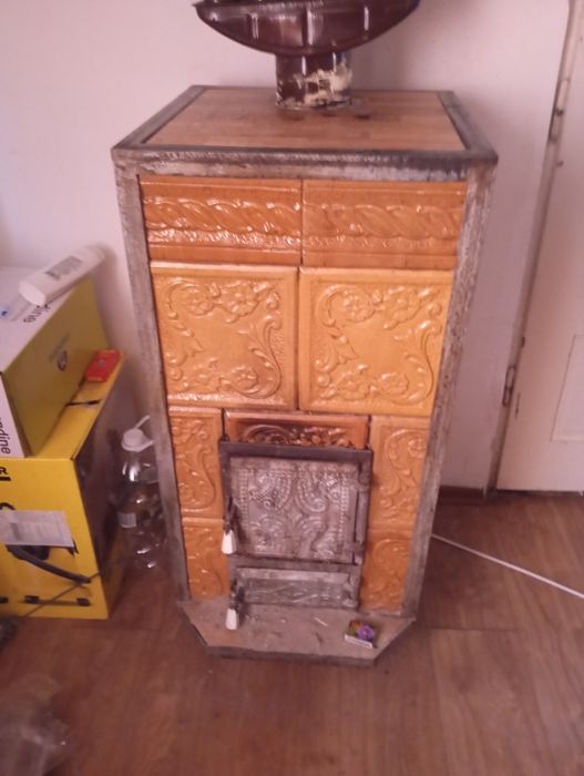 De vânzare 2 sobe și un șemineu