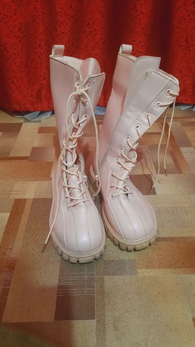 Продам совершенно новый осенний сапоги