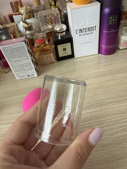 Beauty blender buretel machiaj luat din Sephora