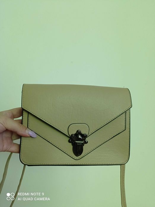 Продавам дамска чанта