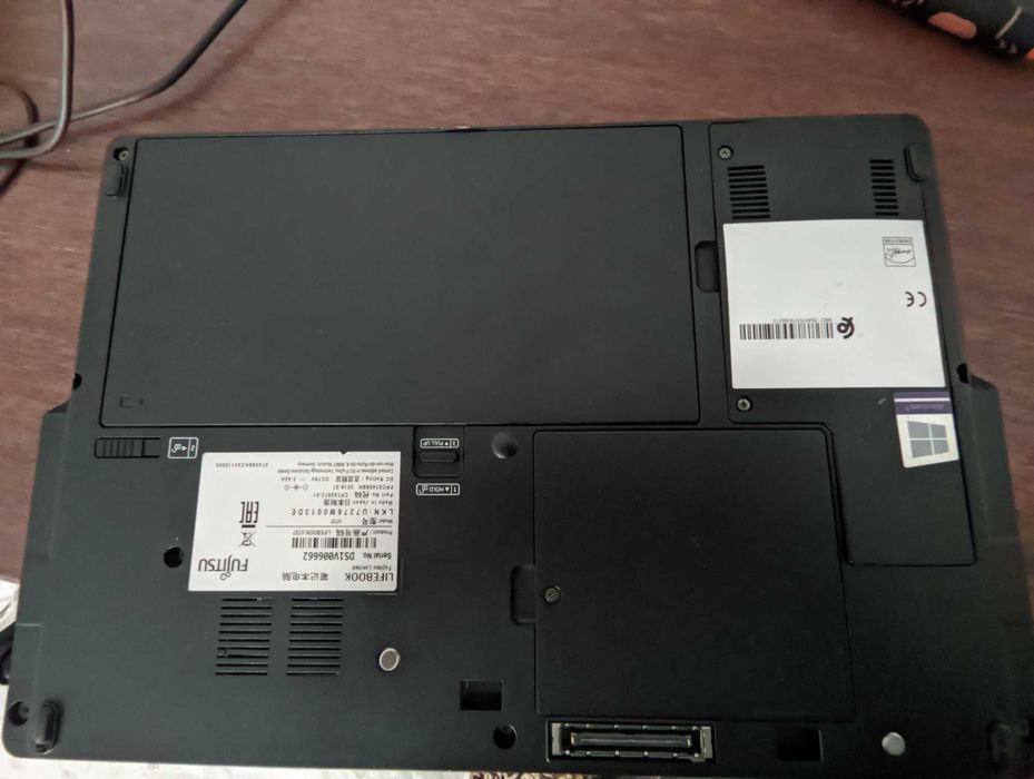 Лаптоп Fujitsu U727 i5-6200u 4gb RAM без диск